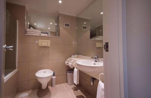 Napier Hotel | Quality Inn Napier: Family-Friendly Stay with Pool Access