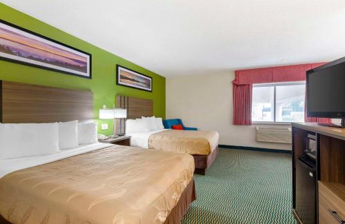 Huron Hotel | Pet-Friendly Retreat at Quality Inn Huron with Pool Access