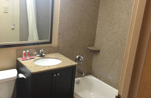 Reisterstown Station Hotel | Convenient Quality Inn Near Pimlico Racetrack with Breakfast