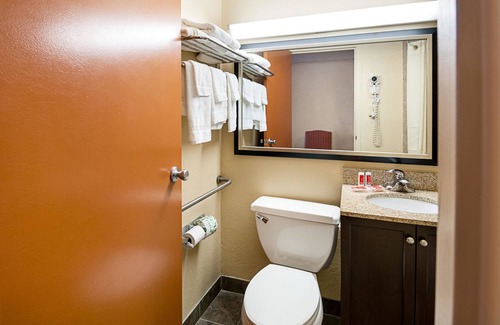 Reisterstown Station Hotel | Convenient Quality Inn Near Pimlico Racetrack with Breakfast