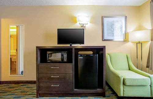 Pacific Hotel | Discover Quality Inn Near Six Flags St. Louis & Pet-Friendly Amenities