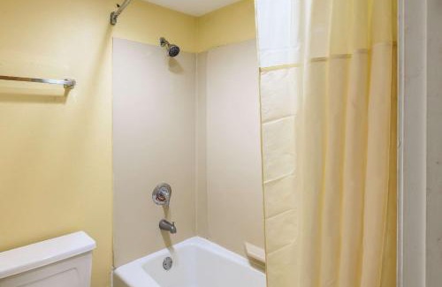 Read Boulevard East Hotel | Convenient Quality Inn New Orleans I-10 East for Families