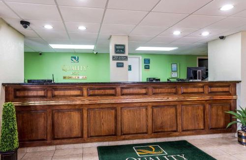 Gold Rock Hotel | Convenient Quality Inn North Battleboro: Pet-Friendly Stay