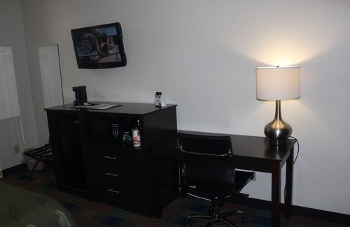 North Vernon Hotel | Comfortable Stay at Quality Inn North Vernon with Pool