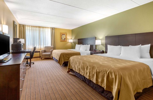 Old Saybrook Hotel | Convenient Quality Inn Old Saybrook with Pool & Restaurant