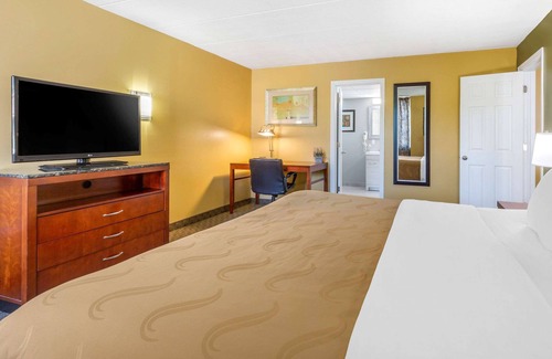 Old Saybrook Hotel | Convenient Quality Inn Old Saybrook with Pool & Restaurant