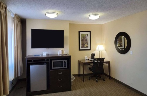 Ontario Hotel | Quality Inn: Family-Friendly Retreat with Pool and Spa