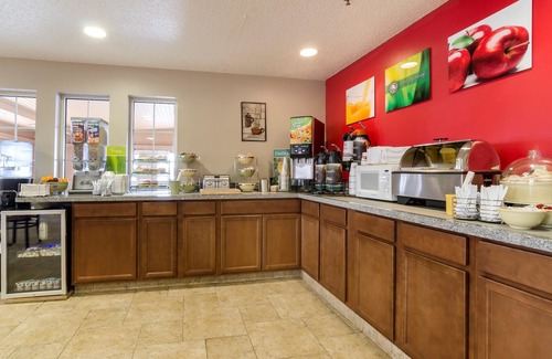 Osceola Hotel | Inviting Quality Inn Osceola: Pool, Spa & Family Amenities