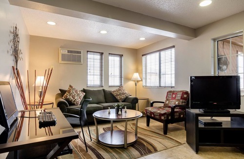 Osceola Hotel | Inviting Quality Inn Osceola: Pool, Spa & Family Amenities