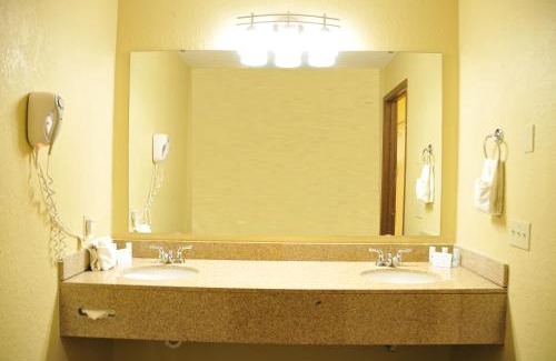 Pullman Hotel | Inviting Quality Inn Paradise Creek: Oceanfront & Pet Friendly