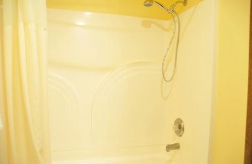 Pullman Hotel | Inviting Quality Inn Paradise Creek: Oceanfront & Pet Friendly