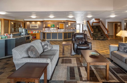 Pullman Hotel | Inviting Quality Inn Paradise Creek with Pool and Spa
