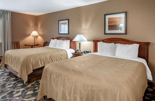 Pullman Hotel | Inviting Quality Inn Paradise Creek with Pool and Spa