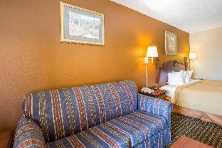 Perry Hotel | Explore Quality Inn Near National Fairgrounds, Pet-Friendly Stay