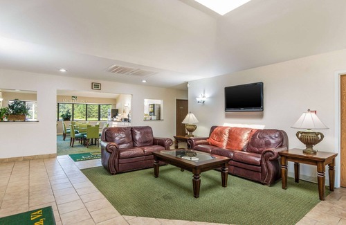 Petersburg Hotel | Convenient Stay at Quality Inn Petersburg Near Fort Gregg-Adams