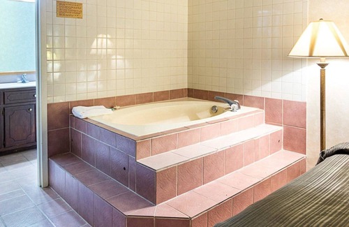Petersburg Hotel | Convenient Stay at Quality Inn Petersburg Near Fort Gregg-Adams