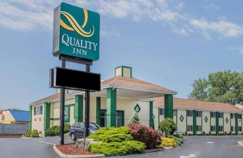 Port Clinton Hotel | Quality Inn: Oceanfront Retreat with Pool & Pet-Friendly Atmosphere
