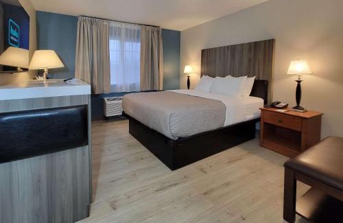 Port Orchard Hotel | Welcoming Red Lion Inn & Suites Port Orchard with Hot Tub