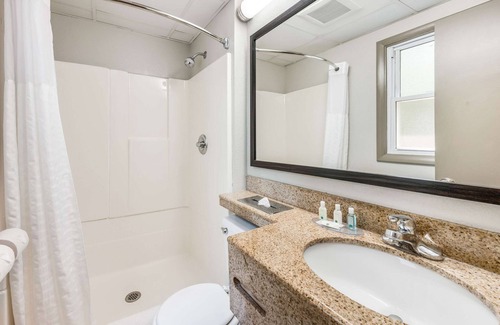 Arlington Hotel | Inviting Quality Inn Poughkeepsie with Pool & Spa Amenities