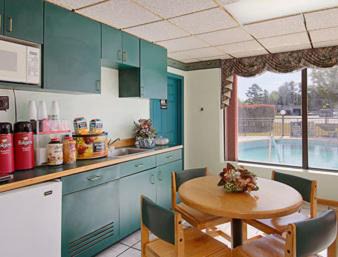 Raeford Hotel | Quality Inn Raeford: Pet-Friendly Retreat with Pool Access