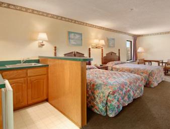 Raeford Hotel | Quality Inn Raeford: Pet-Friendly Retreat with Pool Access