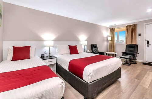 Kalgoorlie Hotel | Quality Inn Railway: Family-Friendly Stay with Pool & Dining