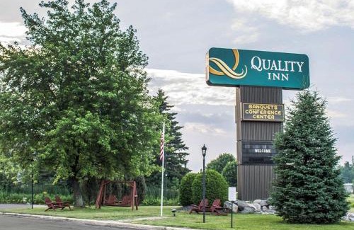 Rhinelander Hotel | Pet-Friendly Quality Inn with Oceanfront Views and Pool