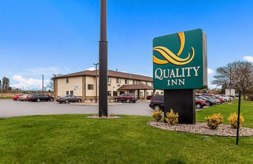 Sheboygan Hotel | Quality Inn: Pet-Friendly Retreat with Breakfast Included