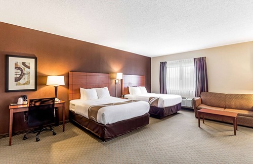 Sheboygan Hotel | Quality Inn: Family-Friendly Retreat with Pool & Spa
