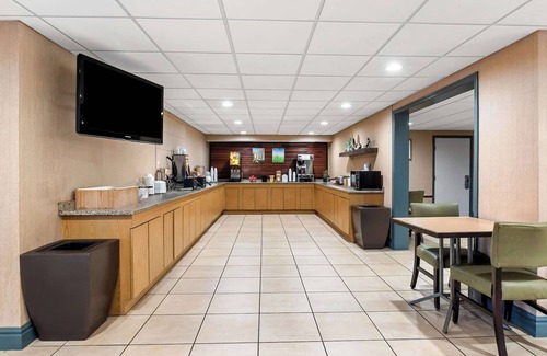 Slidell Hotel | Budget-Friendly Quality Inn Slidell I-10 with Pool & Breakfast