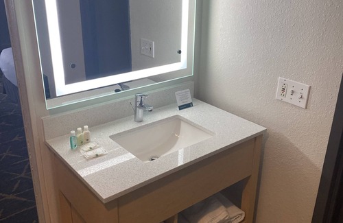 Spring Valley Hotel | Comfortable Quality Inn Spring Valley - Family-Friendly Stay