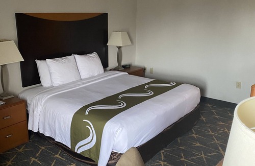 Spring Valley Hotel | Comfortable Quality Inn Spring Valley - Family-Friendly Stay