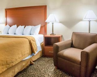 Green Bay Hotel | Ideal Quality Inn Stadium Area with Pool and Breakfast