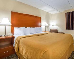 Green Bay Hotel | Ideal Quality Inn Stadium Area with Pool and Breakfast