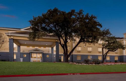 Hollywood Park Hotel | Ideal Holiday Inn Express - Family-Friendly Near San Antonio Airport