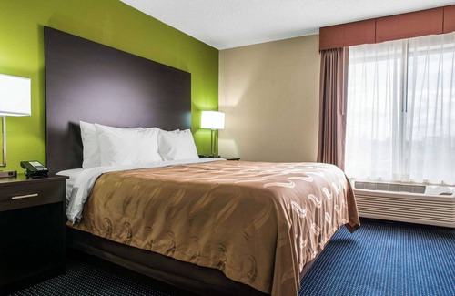 Anderson Hotel | Comfortable Quality Inn & Suites Anderson I-69 with Pool
