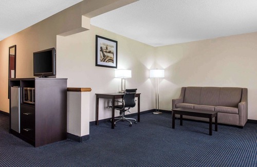 Anderson Hotel | Comfortable Quality Inn & Suites Anderson I-69 with Pool