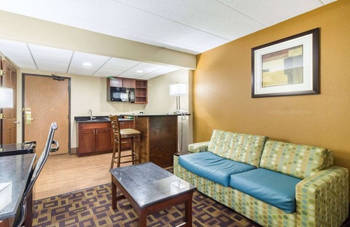 Arden Hills Hotel | Quality Inn & Suites Arden Hills - Top-Rated Family Getaway