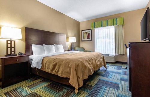 Arnold Hotel | Budget-Friendly Quality Inn & Suites Arnold - St Louis