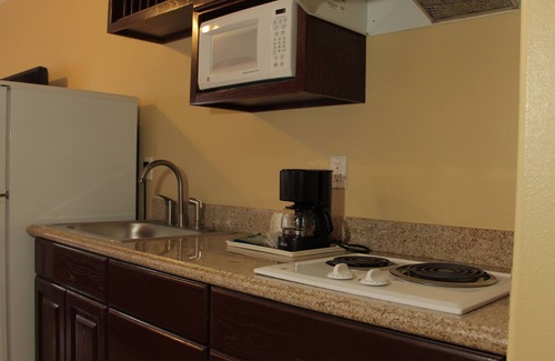 Mercedes Hotel | Inviting Quality Inn & Suites Near The Outlets Mercedes