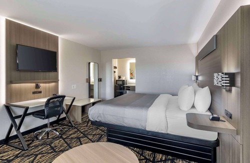Athens Hotel | Discover Quality Inn & Suites Athens: Family-Friendly Stay