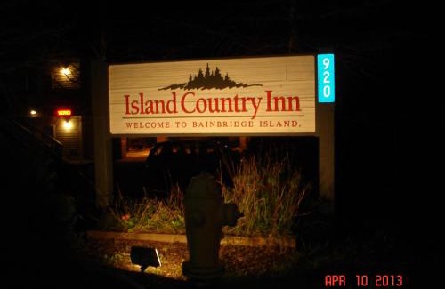 Bainbridge Island Hotel | Discover Quality Inn & Suites: Pet-Friendly Comfort Awaits
