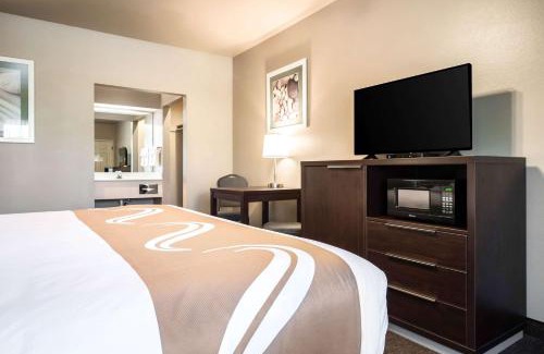 Bainbridge Island Hotel | Discover Quality Inn & Suites: Pet-Friendly Comfort Awaits