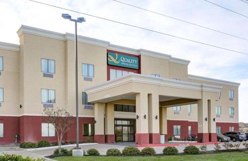 Bryan Hotel | Budget-Friendly Quality Inn & Suites with Pool Access