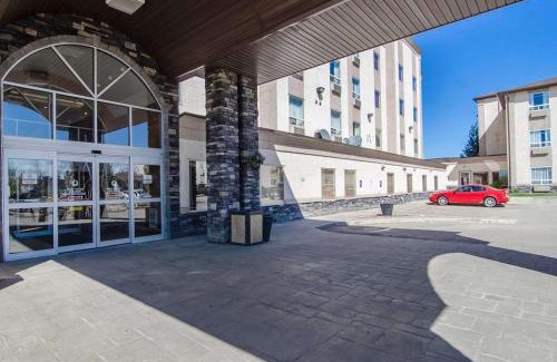 Grande Prairie Hotel | Enjoy Quality Inn & Suites: Family-Friendly with Hot Tub
