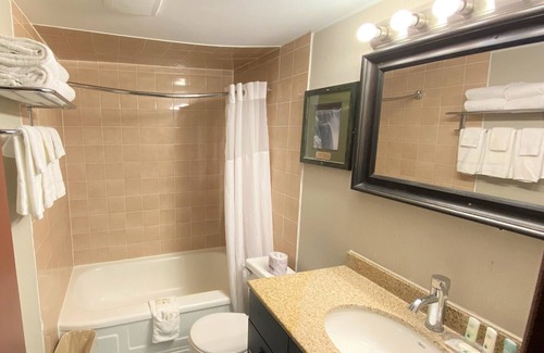 Fallsview Hotel | Budget-Friendly Quality Inn & Suites with Spa and Breakfast