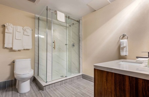 Fallsview Hotel | Budget-Friendly Quality Inn & Suites with Spa and Breakfast