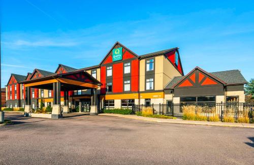 Petawawa Hotel | Pet-Friendly Quality Inn & Suites with Pool & Hot Tub