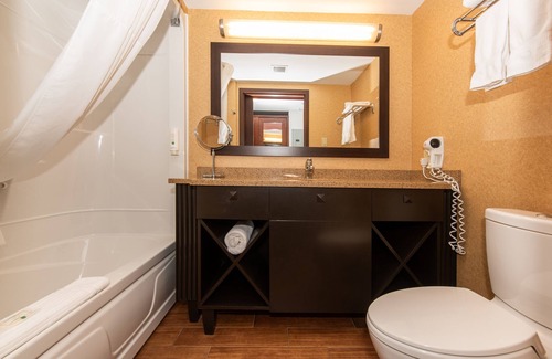 Val-d'Or Hotel | Eco-Friendly Quality Inn & Suites with Kitchen and Breakfast