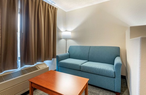 Canon City Hotel | Inviting Quality Inn & Suites in Canon City with Pool